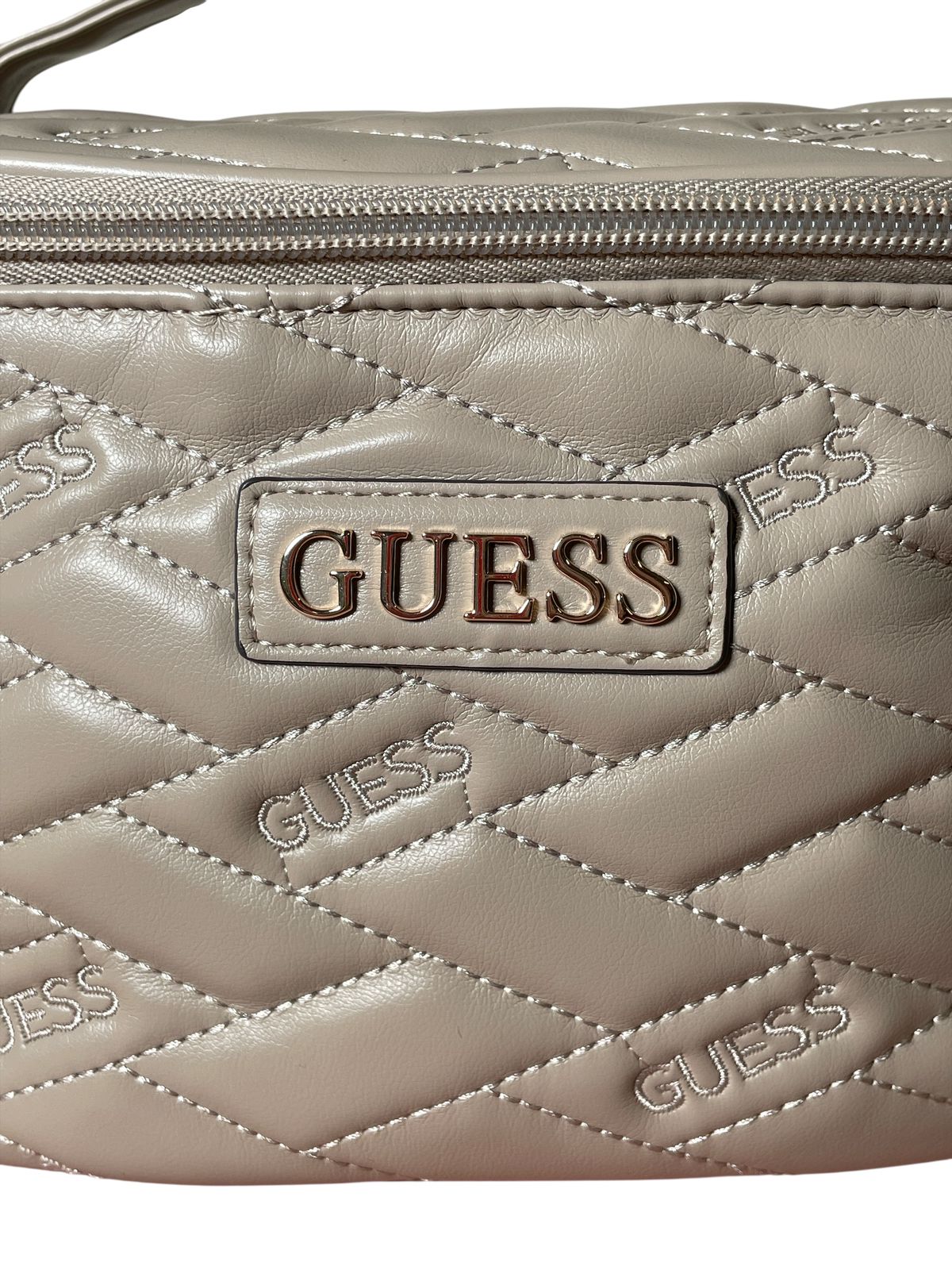 Cosmetiquera Guess