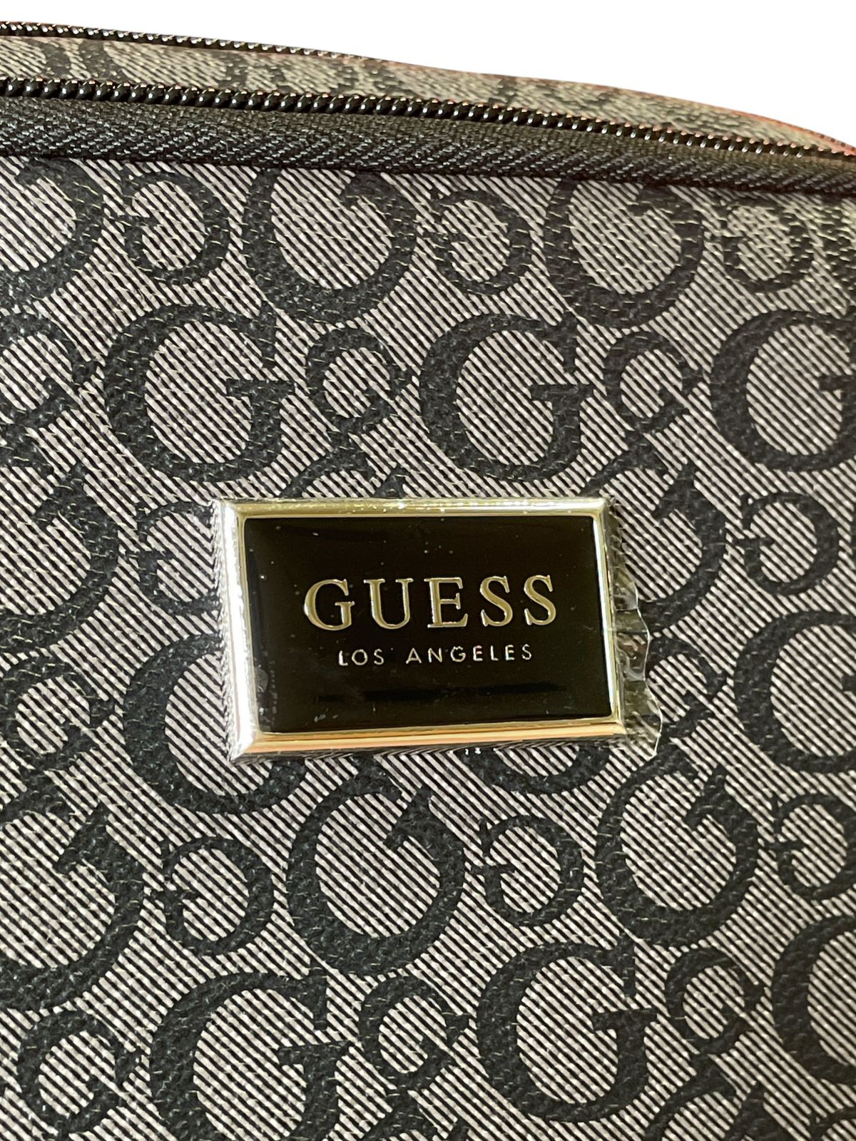 Cosmetiquera Guess